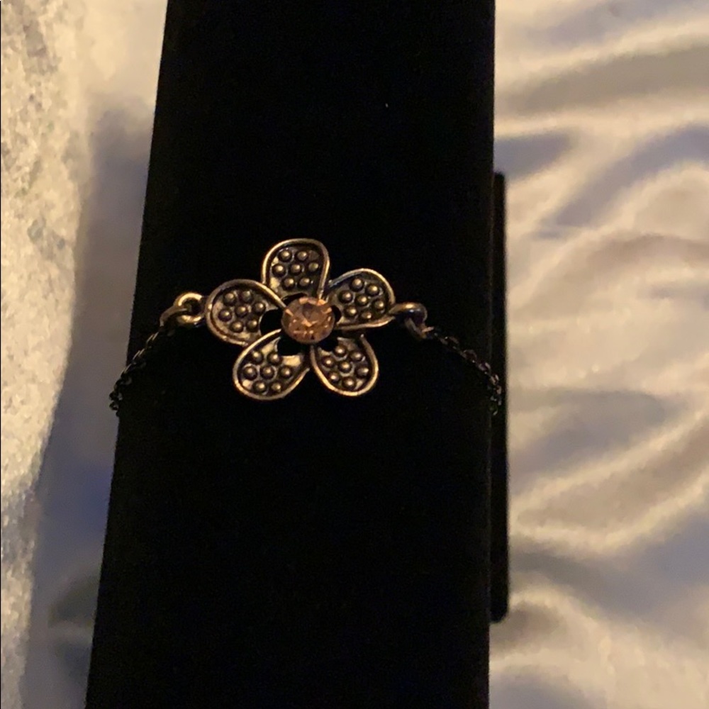 Dainty flower bracelet